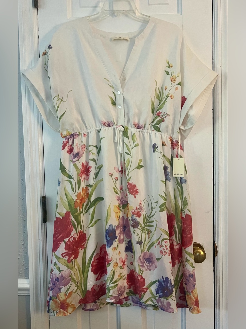 IRIS BLOOM NWT Women's casual, knee-length dress with vibrant flowers. Size: XL